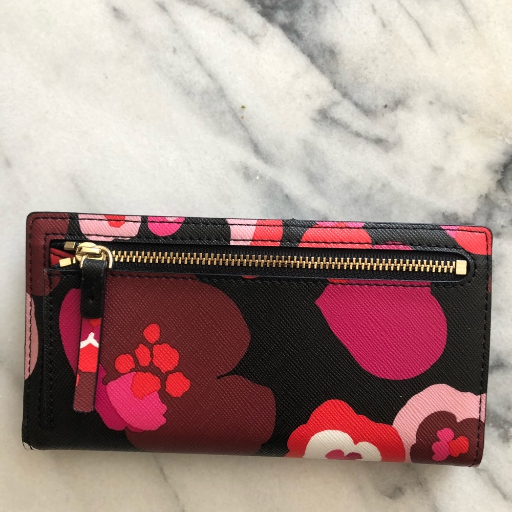 Never worn Kate spade wallet